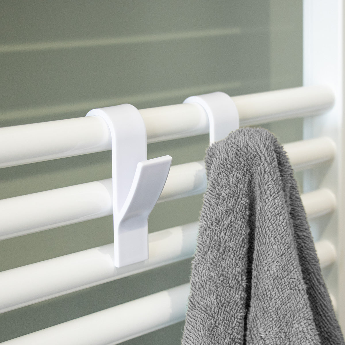 Set 2 Cârlige Plastic pentru Radiator de Prosop Alb